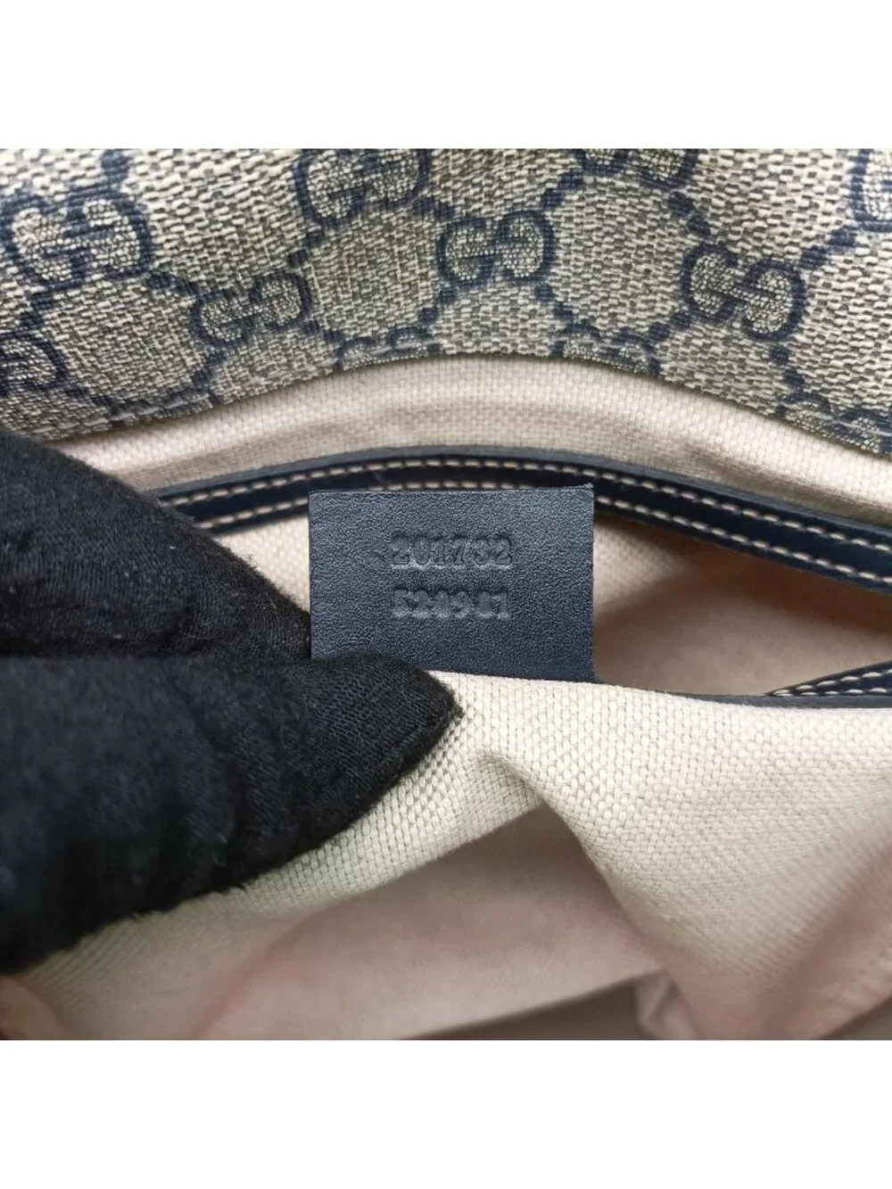 Gucci brand color